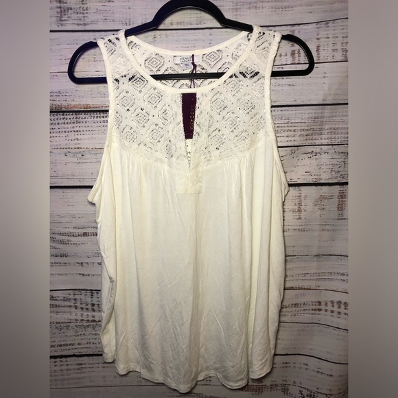 Chic Cream Lace Women's Blouse - Picture 2 of 8